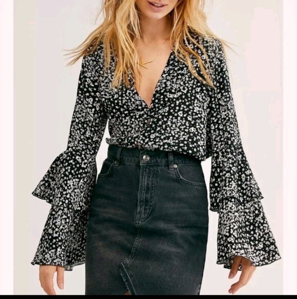 Free People Intimately Ditzy Floral Black& White Bell Sleeves Body Suit Sz M